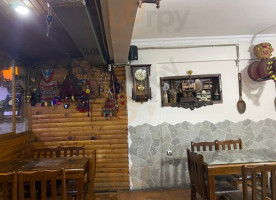 Vosporos Cafe Restorant inside