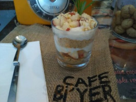 Cafe Bi'yer food