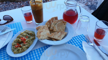 Armeni Fish Taverna food