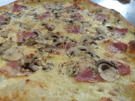 Toscana Pizza food