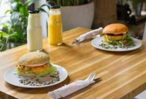 Mo Healthy Vegan Burgers food