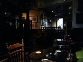 London Pub inside