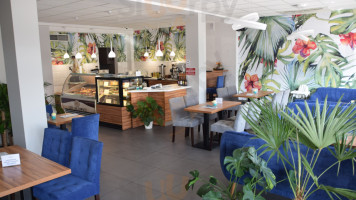 Pikada Cafe inside