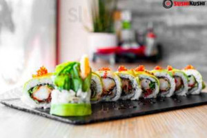 Sushi Kushi food