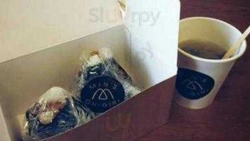 Min's Onigiri inside