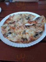 Pizzeria Singh food