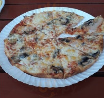 Pizzeria Singh food