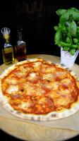 Pizza Bellissima food