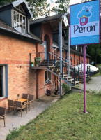 Peron outside