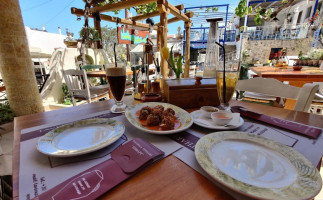 Taverna Pithari food