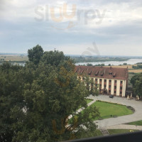 Zamek Gniew outside