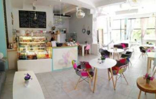 Lokalove Cafe inside