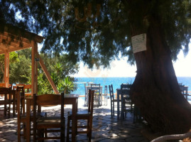 Taverna Anatoli Petrakis Beach inside