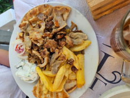 Loris Traditional Taverna food