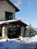 Le Grand Chalet outside