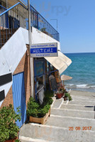 Taverna Meltemi outside