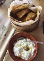 Ταβέρνα Γιαρενής food