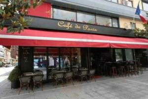 Cafe De Paris outside