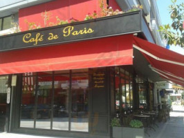 Cafe De Paris outside