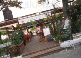 Rose Garden Taverna outside