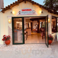 Perfect Ten Taverna inside