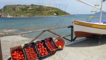 Ταβέρνα Το Μπογάζι food