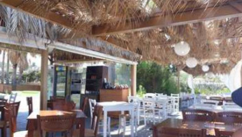 Αίολος Beach Bar Restaurant inside