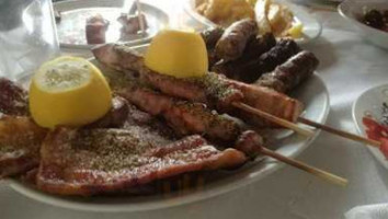 Tasis Taverna food