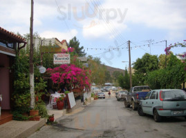 Taverna Valentino outside