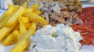 Kenny's Gyros Grill food