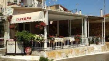 Rozina And Pavlos Taverna outside