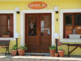 Girasole Pizzeria outside