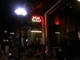 Mama Pizza food