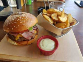 Picadillo Burger Nest food