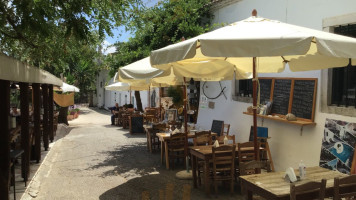 Taverna Kouloura inside