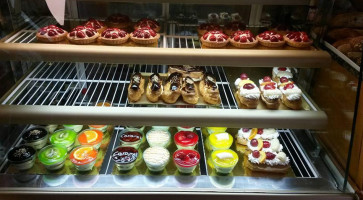 Diamantakis Bakery food