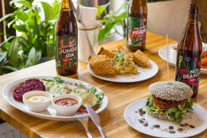 Mo Healthy Vegan Burgers food