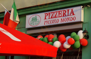 Pizzeria Piccolo Mondo outside