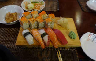 Zindo Sushi food