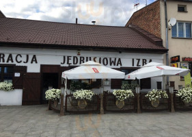 Jedrusiowa Izba outside