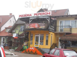 Peperoni Pizzeria outside