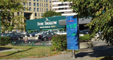 Dom Smakow outside