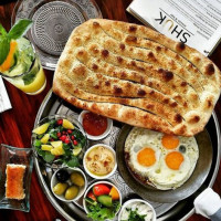 Shuk Mezze food