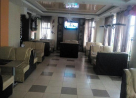 Cafenea Malîș inside