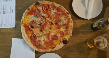 Pizzeria Camorra food