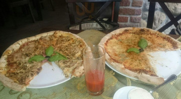 Stary Piec Pizzeria food