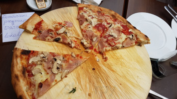 Bella Italia Pizza food