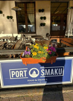 Port Smaku outside