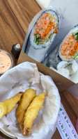 Sushi W DŁoŃ food