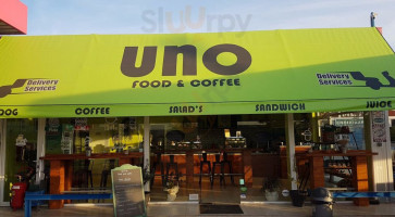 Uno Food Coffee outside